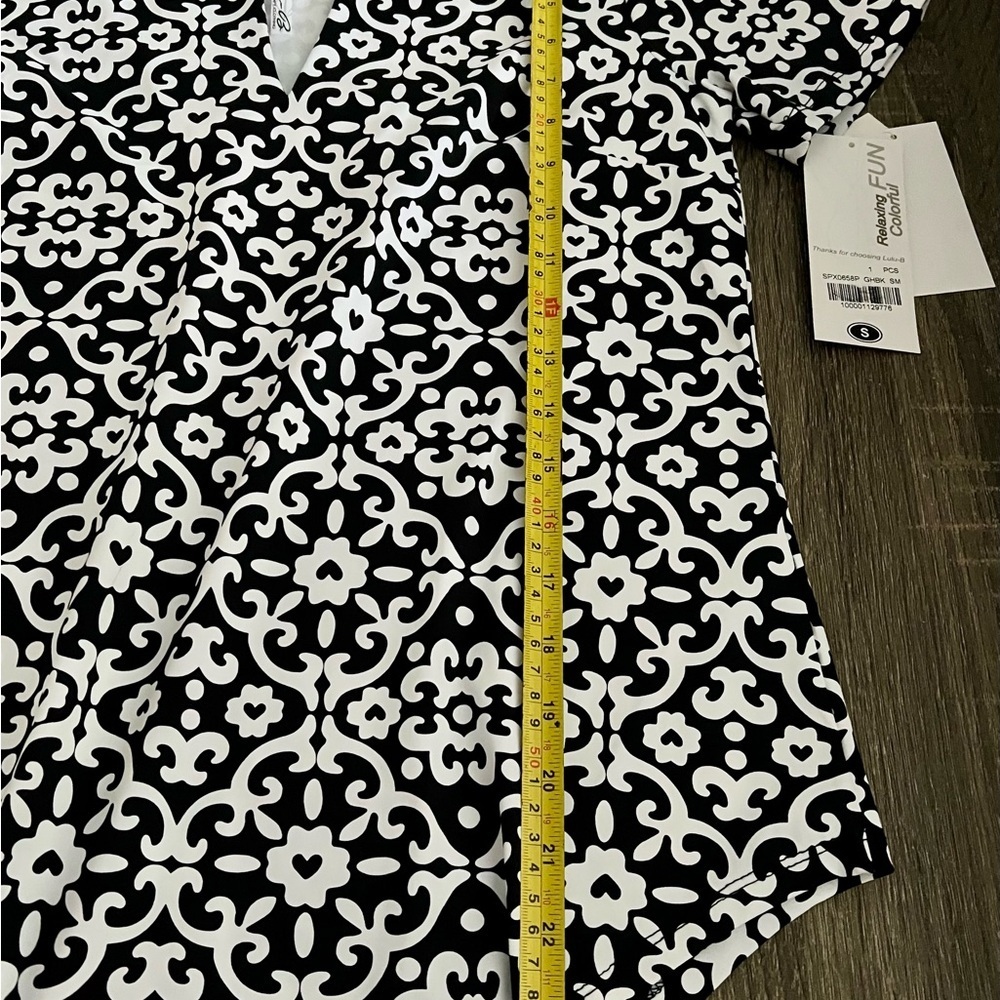 Lulu B Cooling UPF 50+ Short Sleeve Top Black White Print Size Small NWT new - Picture 3 of 10